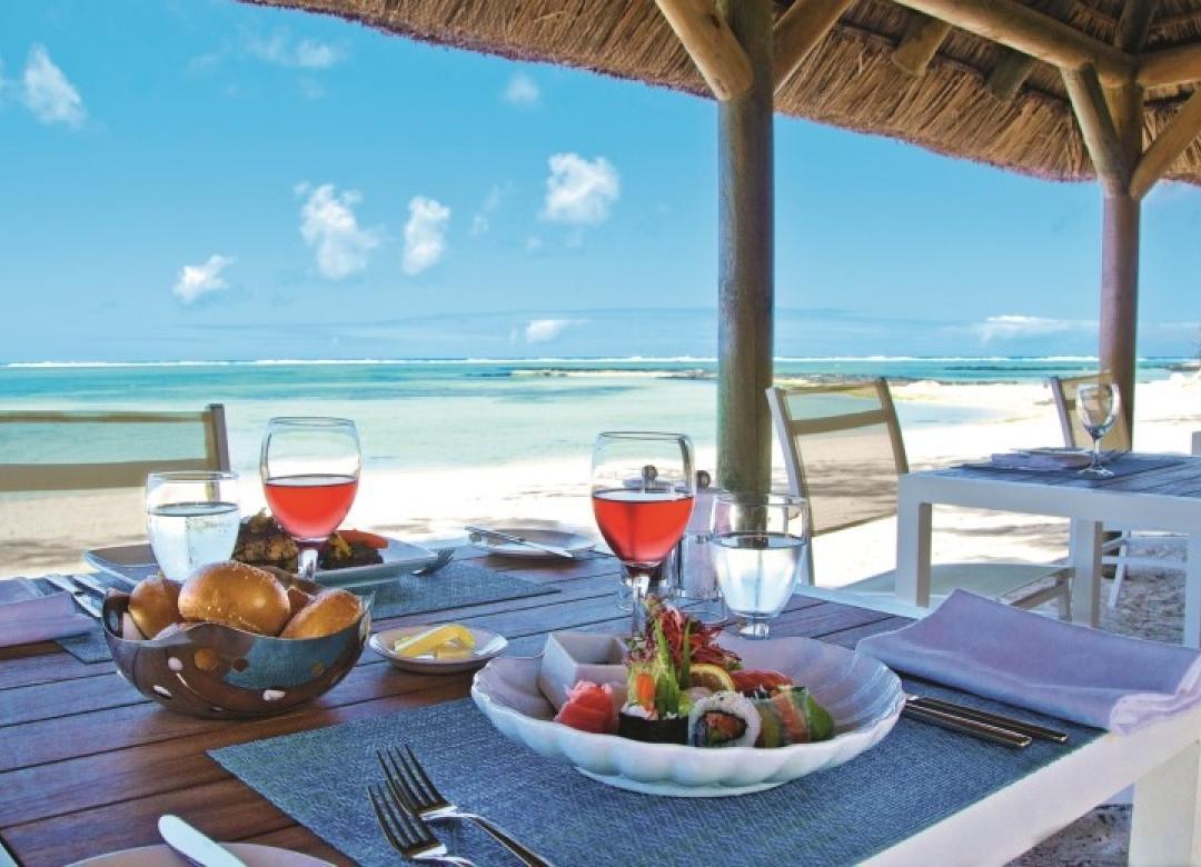 ambre-resort-and-spa-mauritius-Restaurants-la-plage